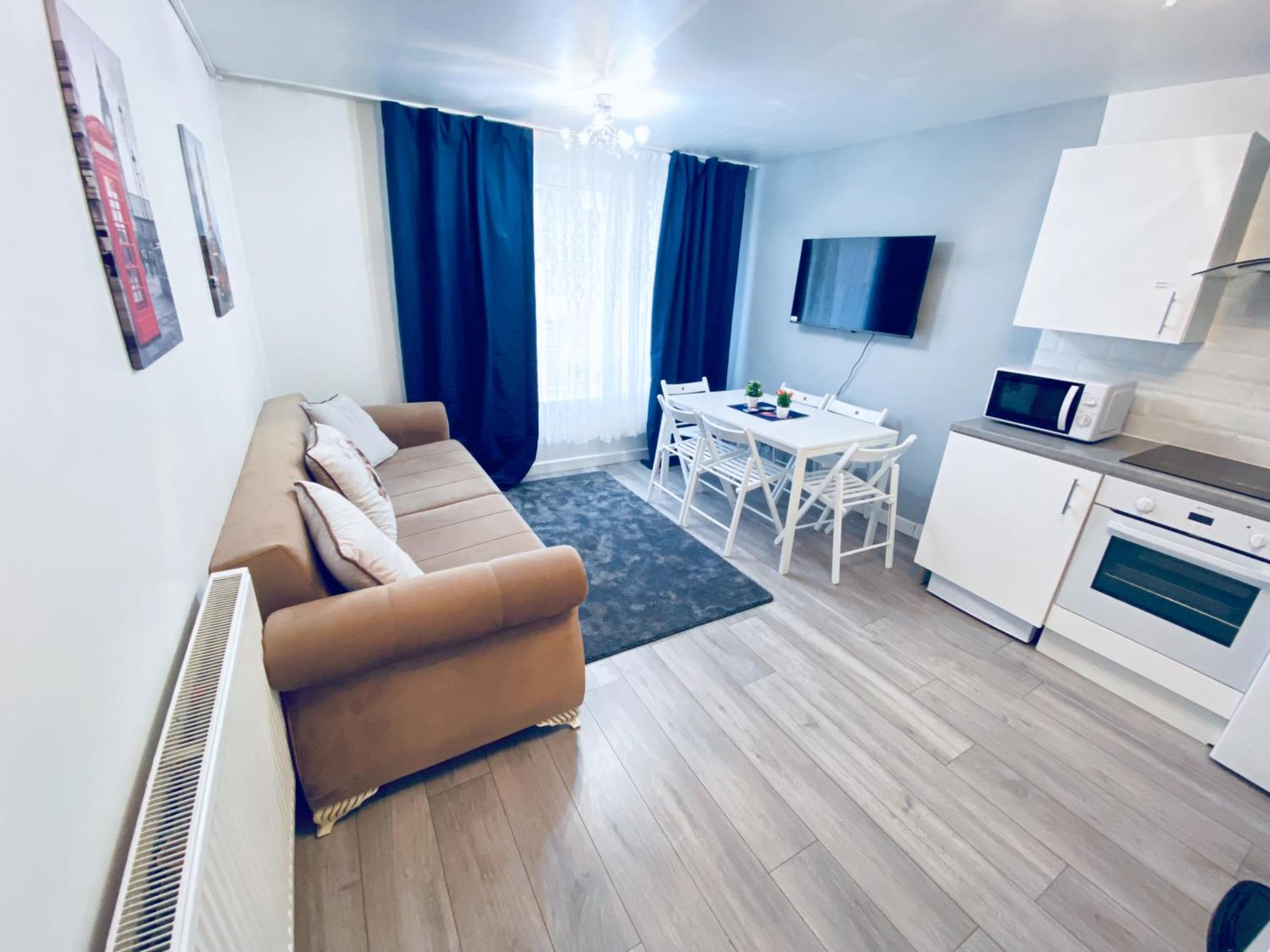 2 Bedroom Flat, Dalston Junction, Londres