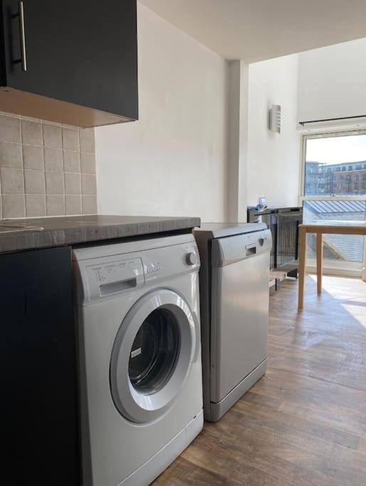 Appartement 25 Percent Off Monthly 2bed Serviced Business & Family Guests Free Wifi & Netflix Sleeps 4!