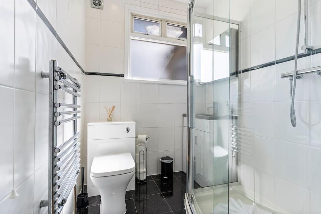 Appartement Heart Of Acton - Free Parking - Perfect For Contractors *