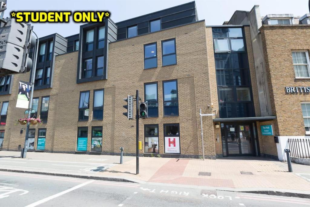 Student Only Zeni Vauxhall Londres