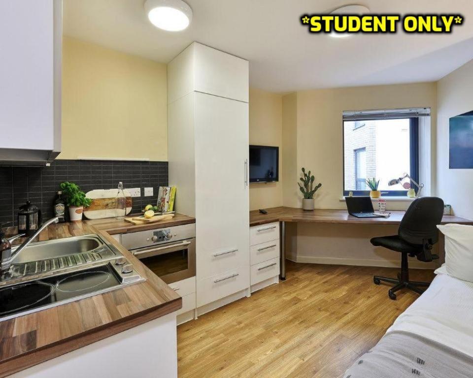 Student Only Zeni Vauxhall Londres