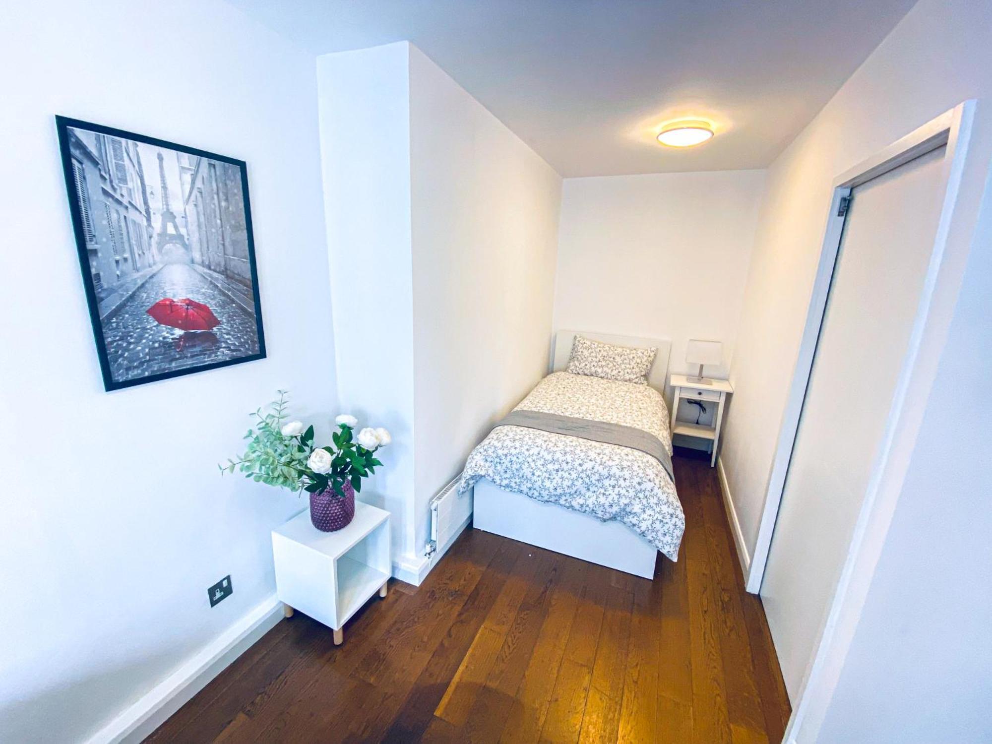 3 Bedroom Flat With Sauna 2,5 Bath, Sloane Square, Chelsea,