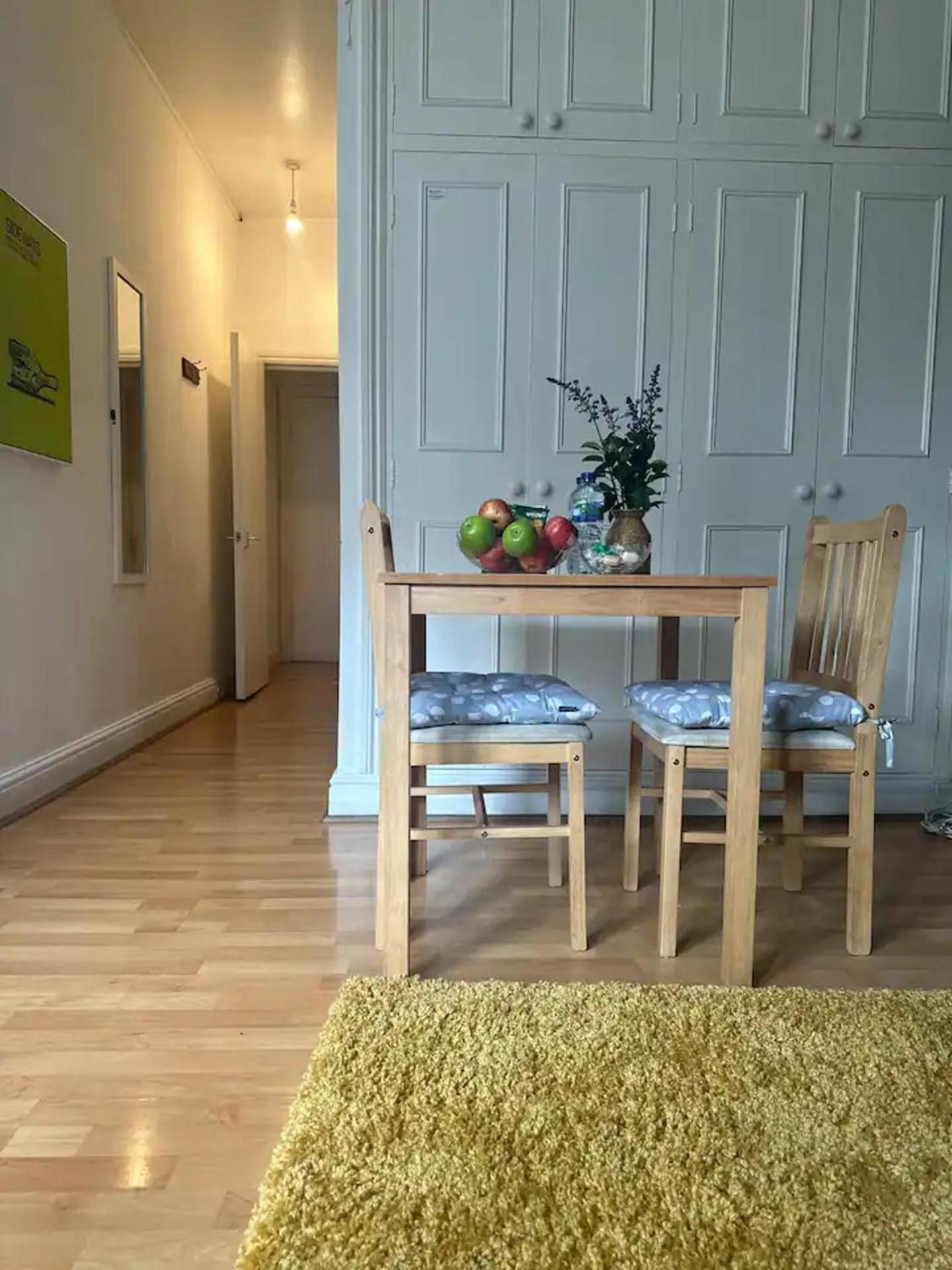 Charming 1-bed In Londres