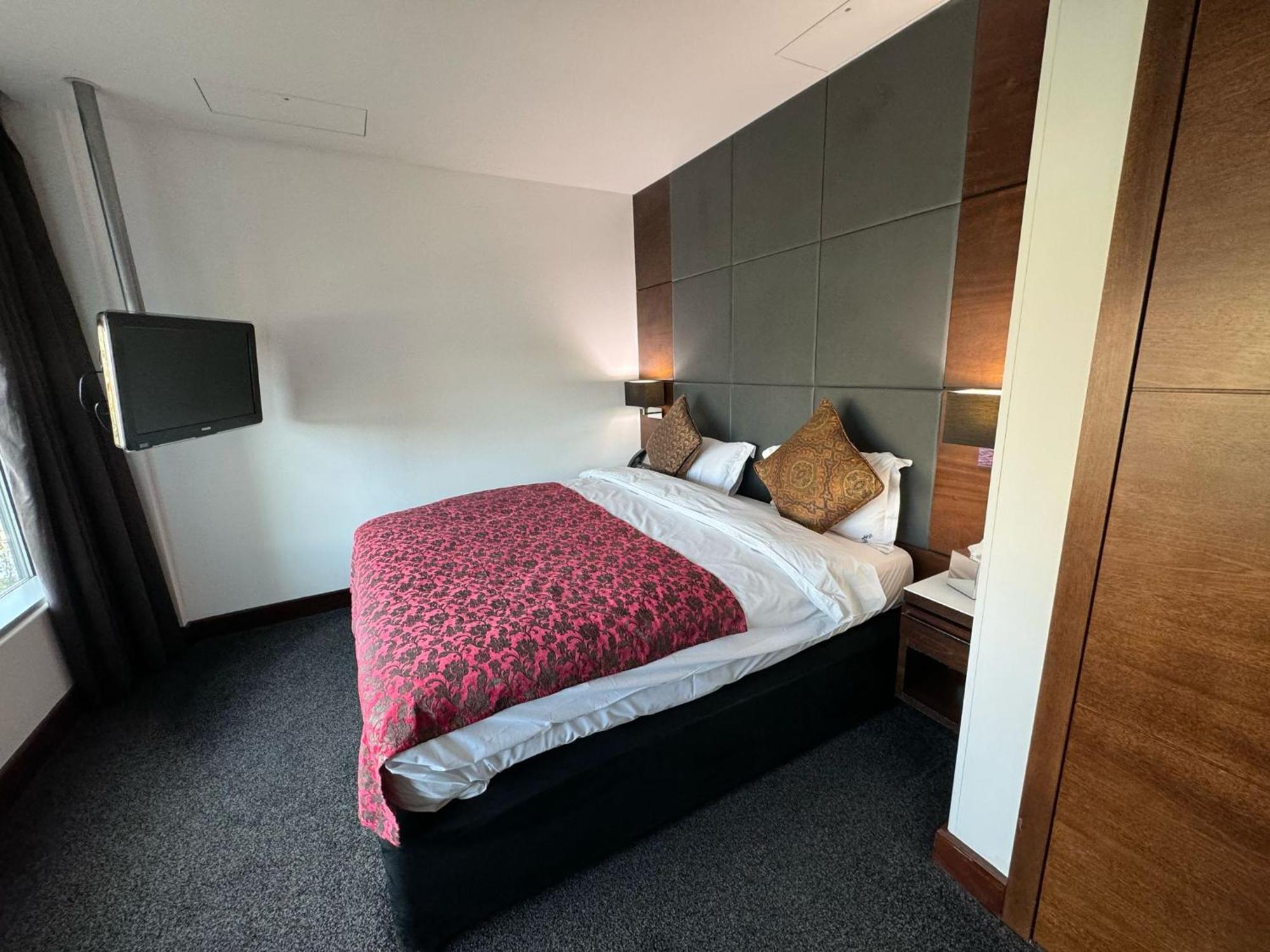 Rafayel & 5* London