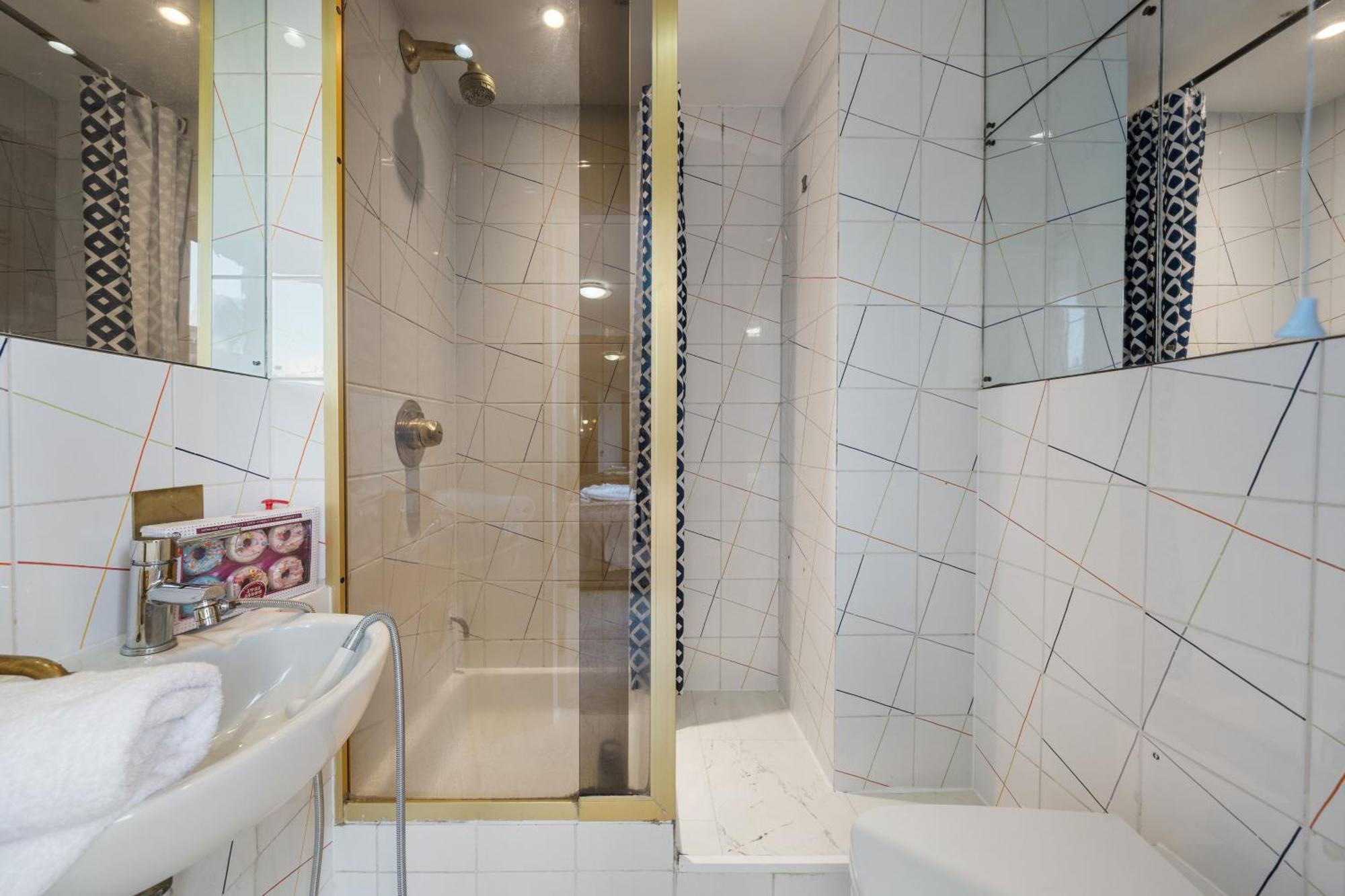 Apartment Spacious 2-bedroom In Piccadilly 6100p *