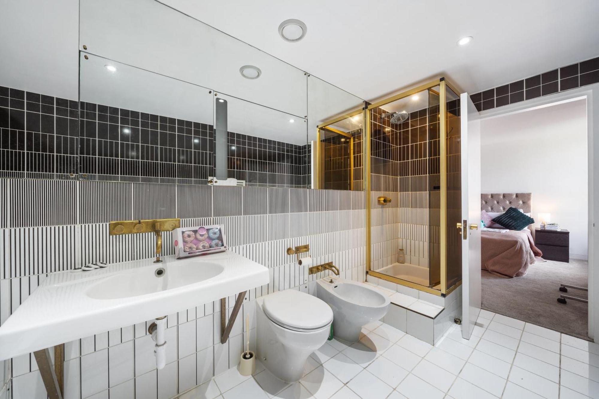 Spacious 2-bedroom In Piccadilly 6100p London