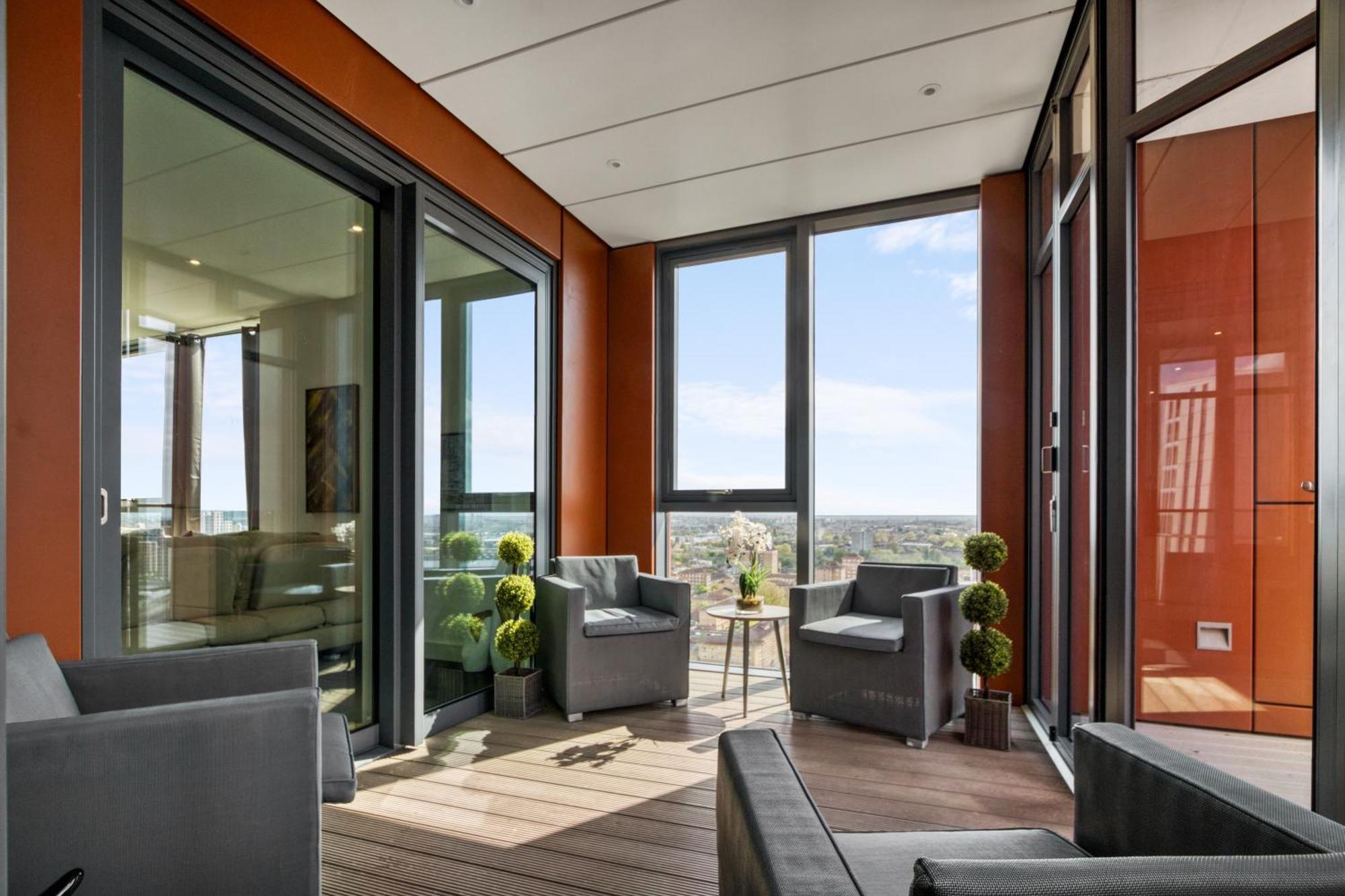 Stunning 360º View Luxurious Penthouse Apartment London
