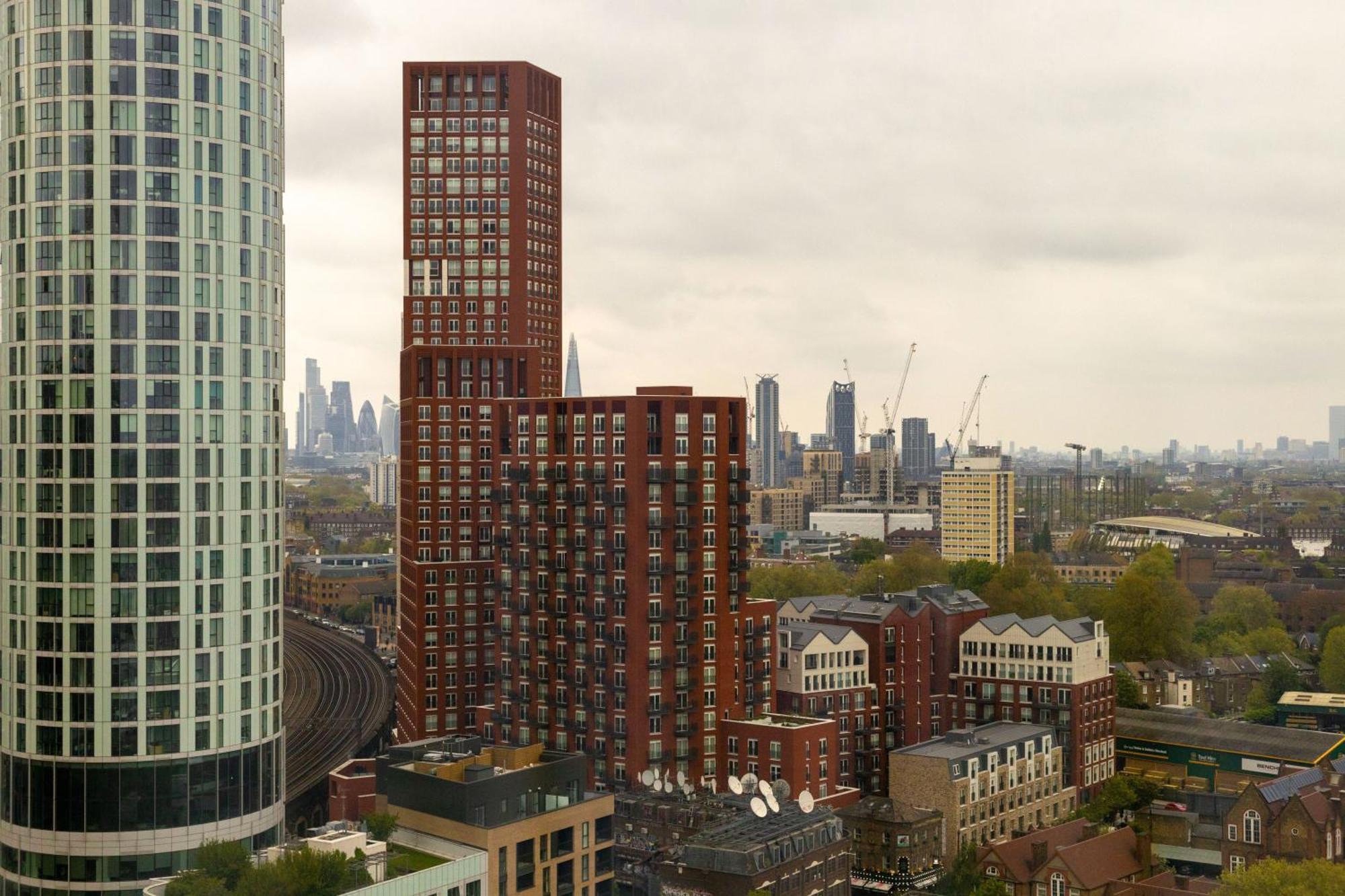 Stunning 360º View Luxurious Penthouse Apartment London