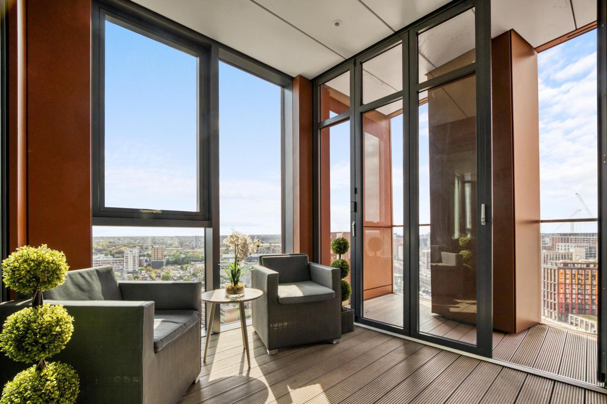 Stunning 360º View Luxurious Penthouse Apartment