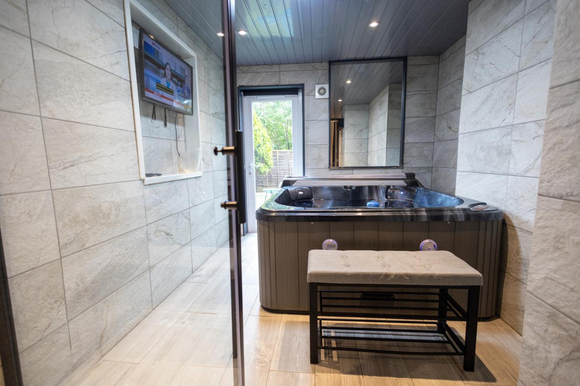 Elegant 1bedroom Flat With Jacuzzi In A Prime Location *