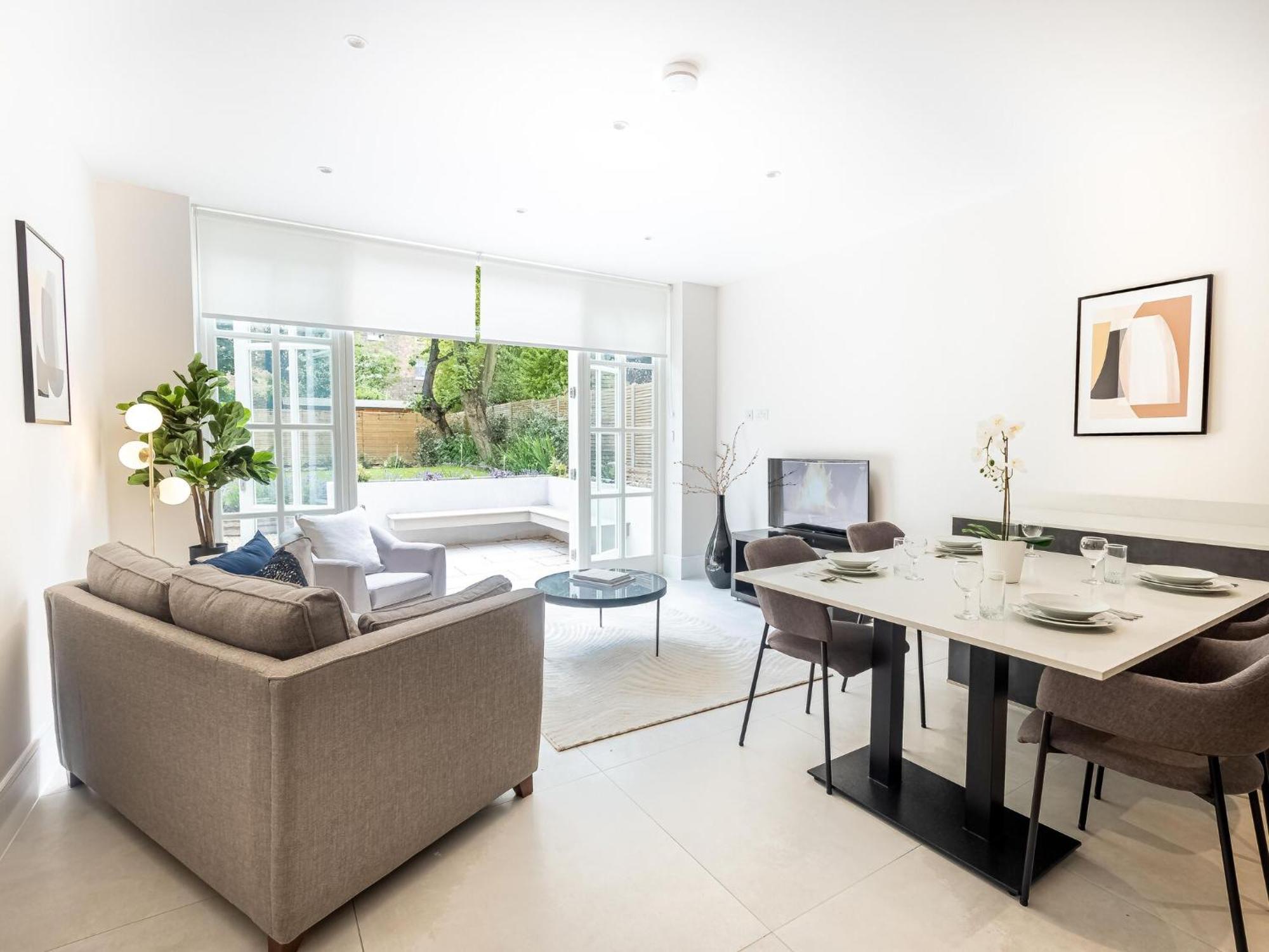 Premier Near Camden Markets Very Close To Tube Stations By Sojo * Londen
