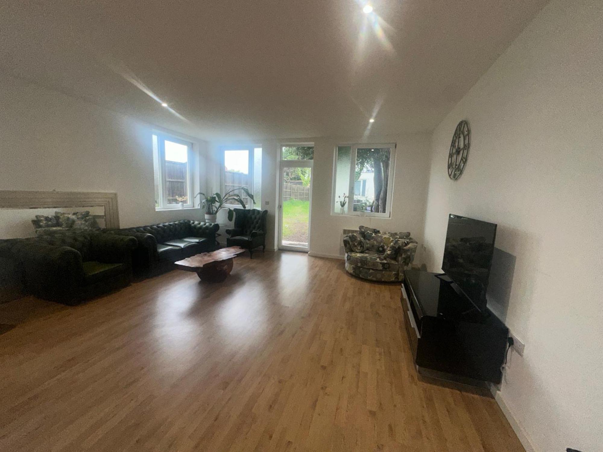 North Spacious: 7-bedroom Group Retreat With Gym London