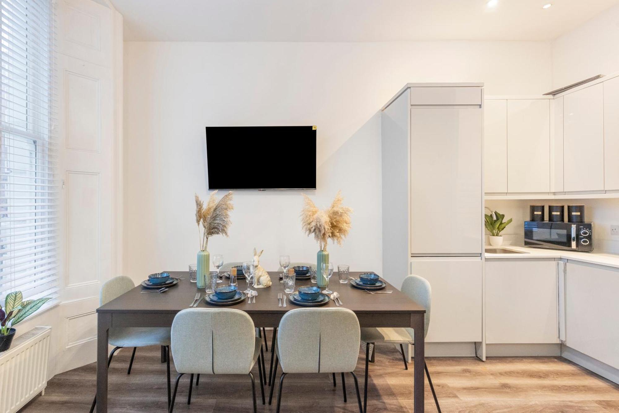 Notting Hill Retreat 2 Bedroom *