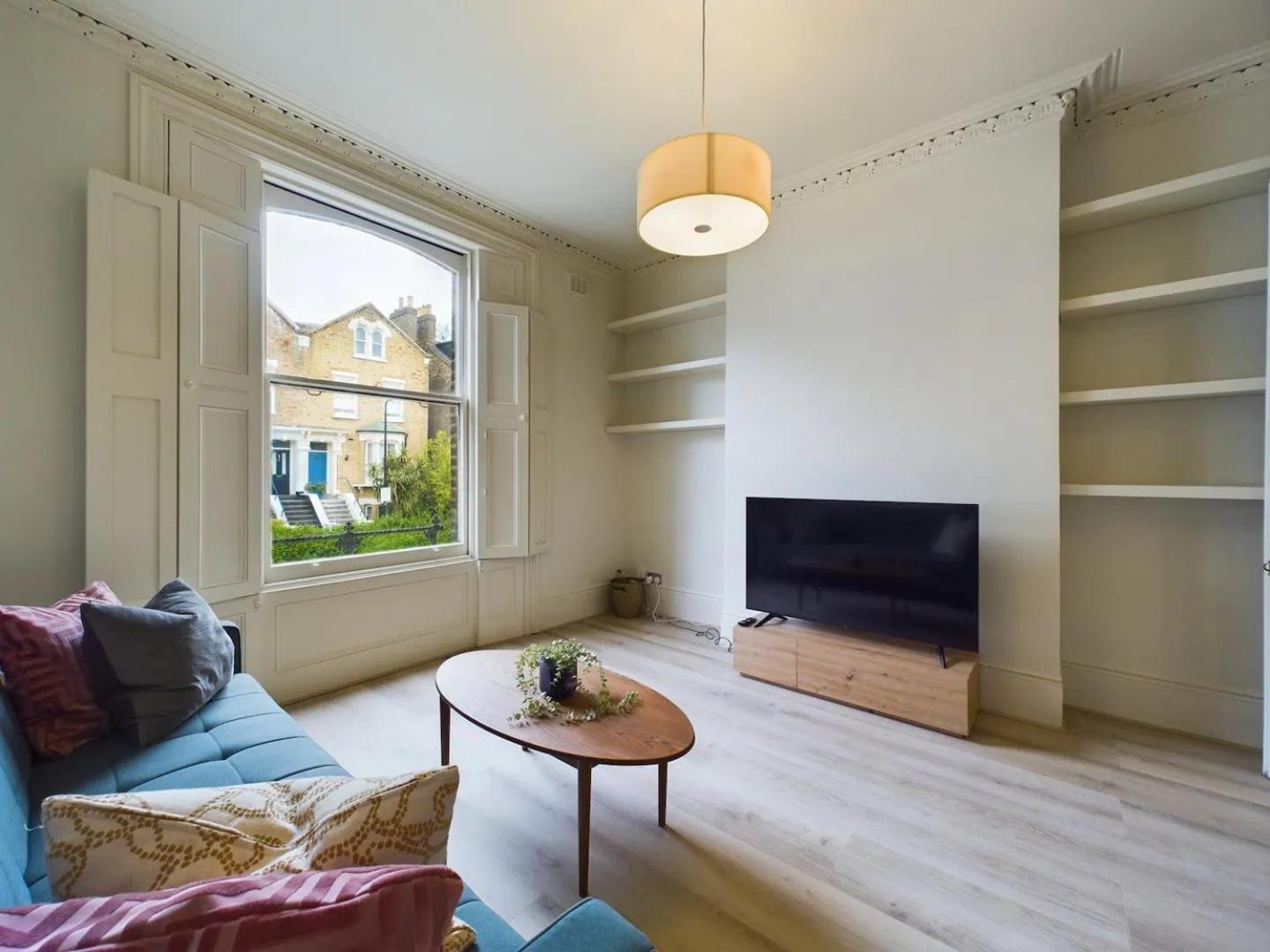 Pass The Keys Modern In East Apartment *