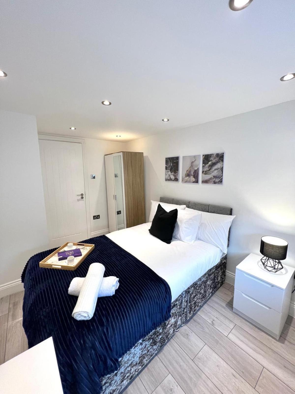 Flat In Shepherd's Bush