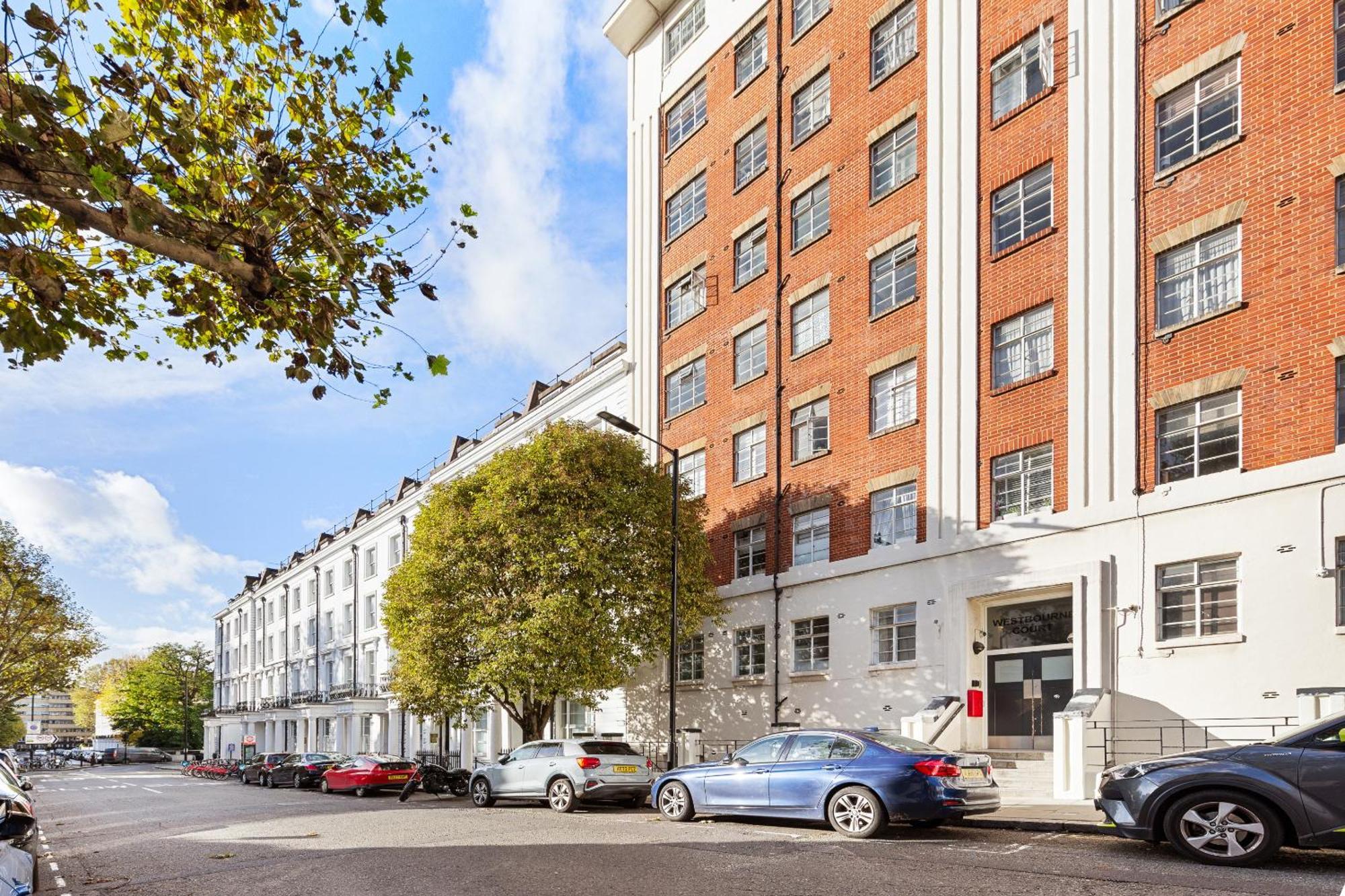 Paddington Station Paradise For Up To 4 Guests! Dream 2 Mins Walk From Station With Extra Double Sofa Bed! London