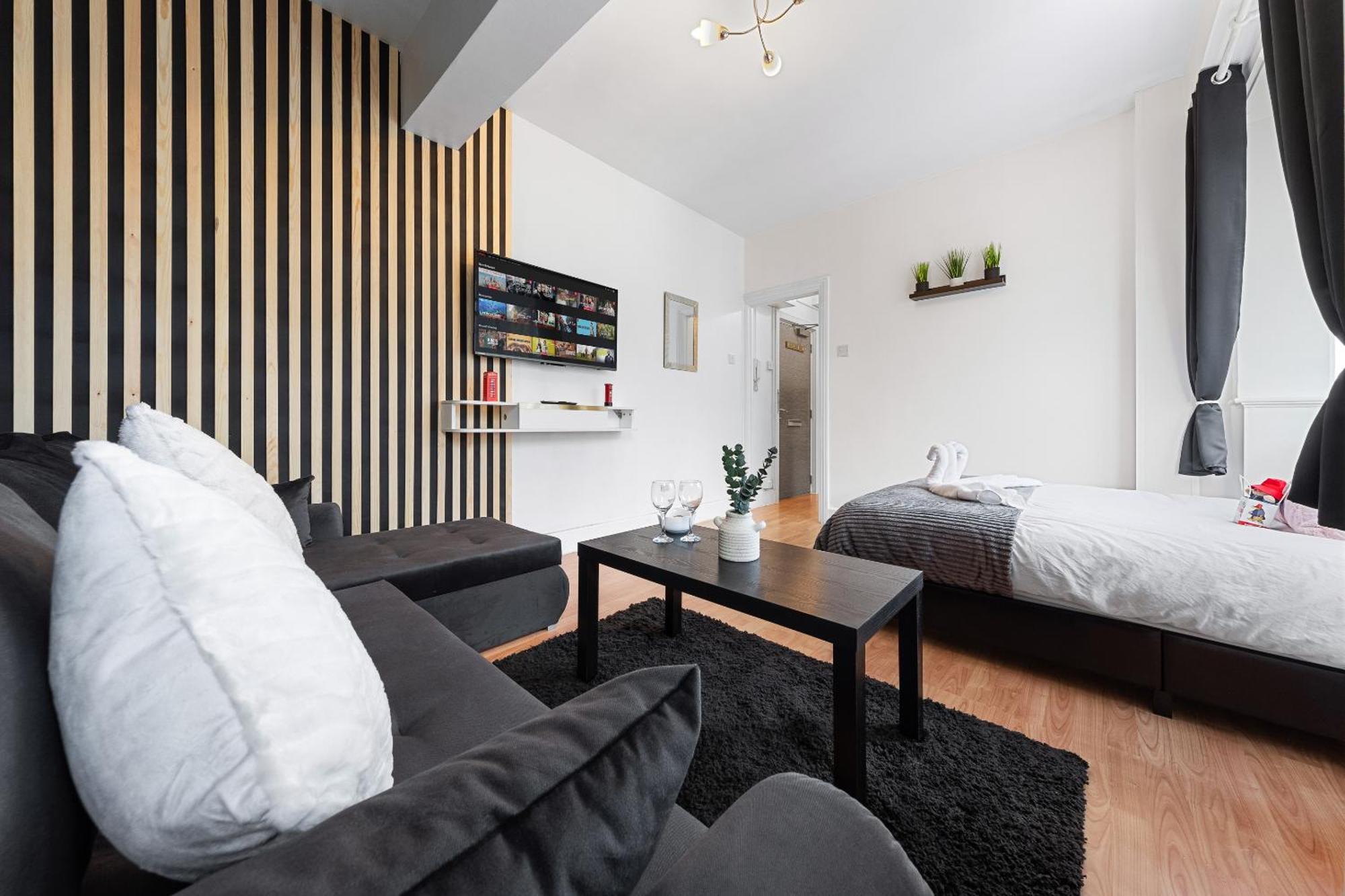 Paddington Station Paradise For Up To 4 Guests! Dream 2 Mins Walk From Station With Extra Double Sofa Bed! Apartment *