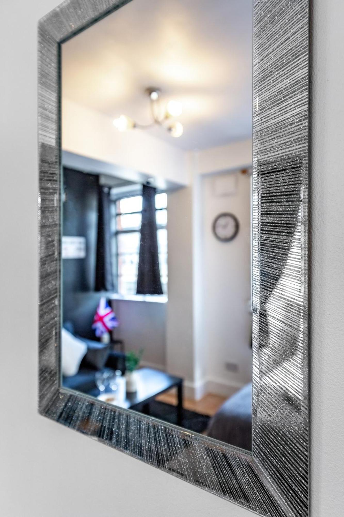Apartment Paddington Station Paradise For Up To 4 Guests! Dream 2 Mins Walk From Station With Extra Double Sofa Bed! *