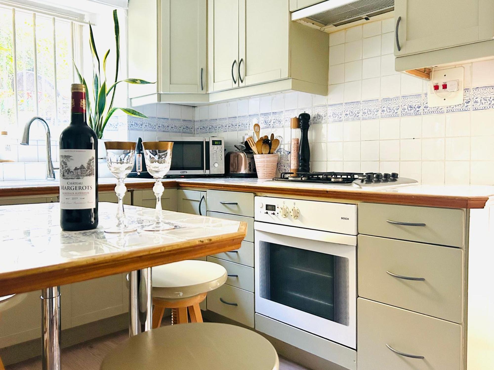 Kensington Secret Gem Apartment London