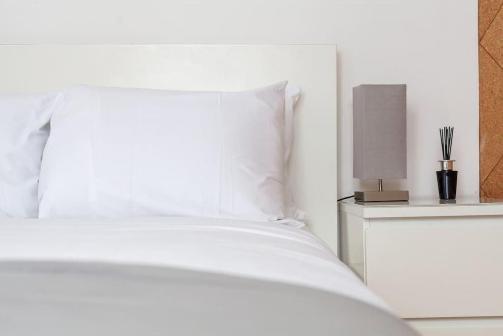 Spacious Retreat 2-bed In Popular Camden Town * Londen