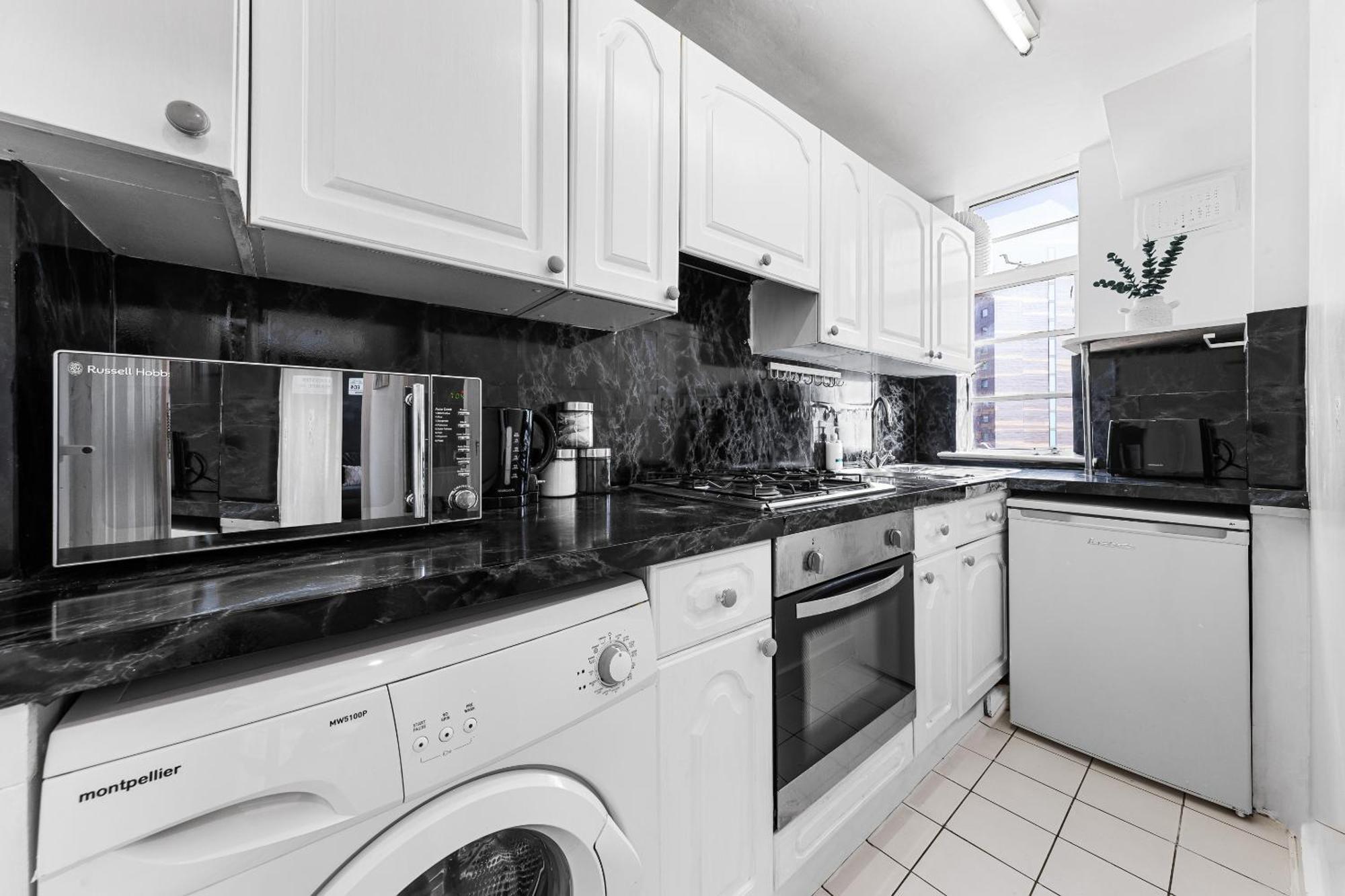 Paddington Station Paradise For Up To 4 Guests! Dream 2 Mins Walk From Station With Extra Double Sofa Bed! London