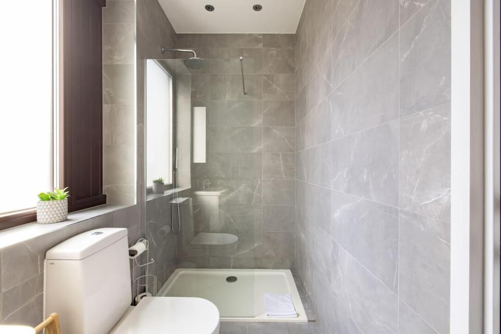 Modern 3 Bedroom Townhouse By Wild Roses Сasa de vacaciones