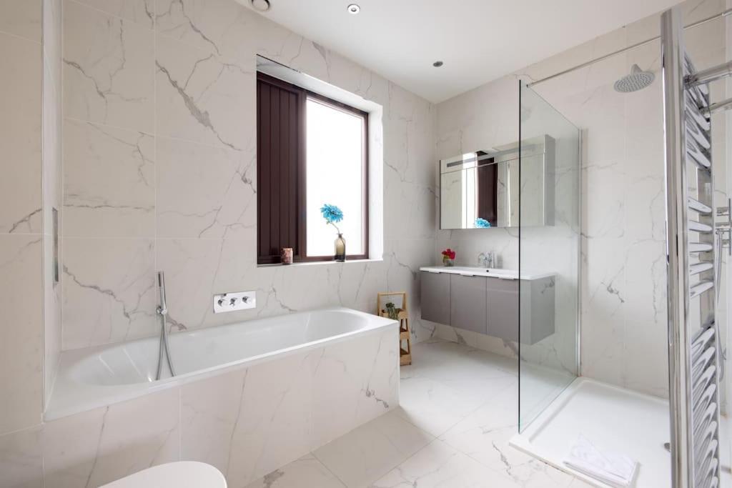 Modern 3 Bedroom Townhouse By Wild Roses Сasa de vacaciones Londres