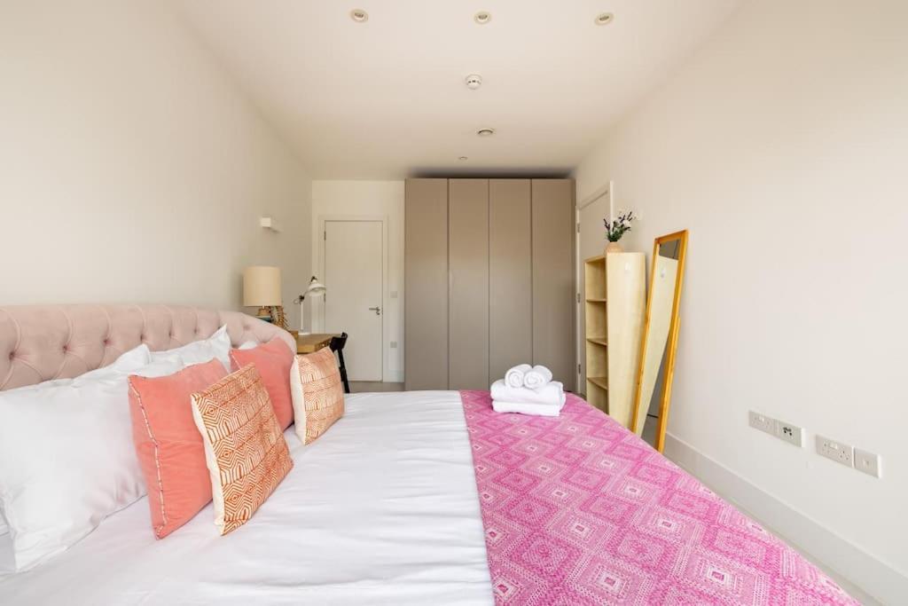 Modern 3 Bedroom Townhouse By Wild Roses * Londres