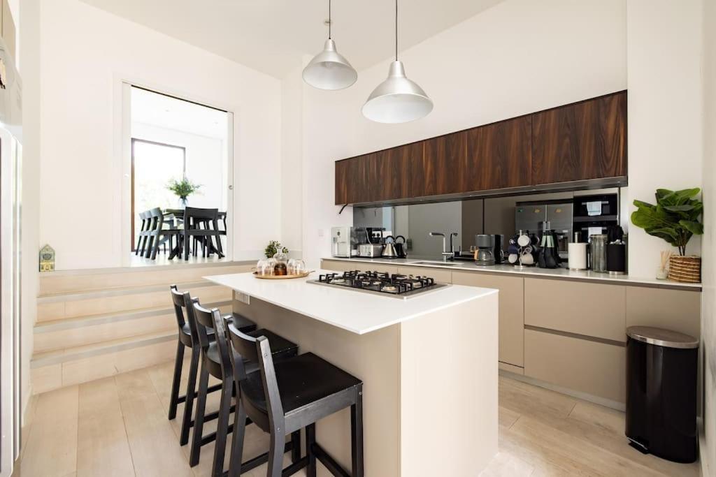 Modern 3 Bedroom Townhouse By Wild Roses Сasa de vacaciones *