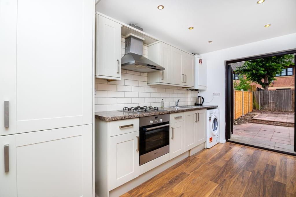 Immaculate Refurbished House *