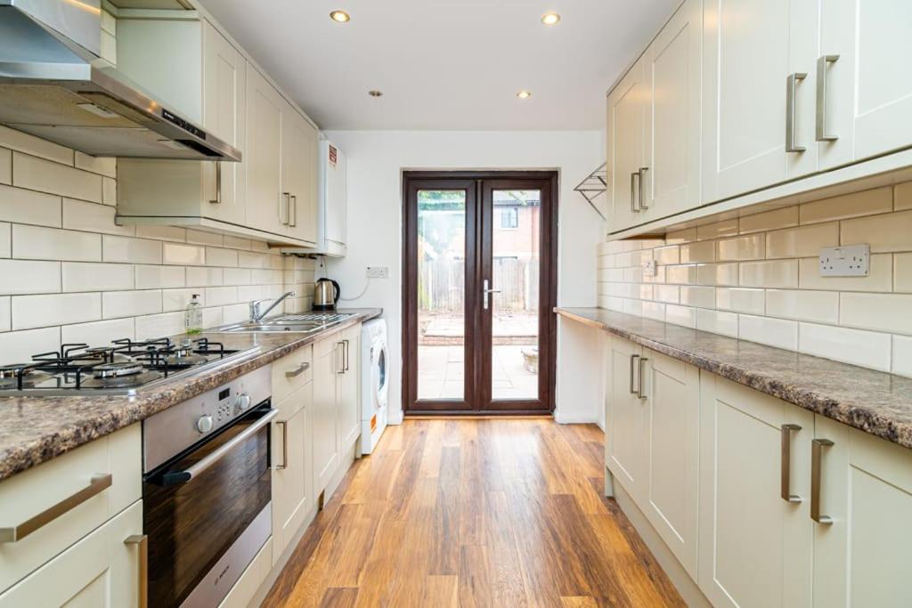 Immaculate Refurbished House *