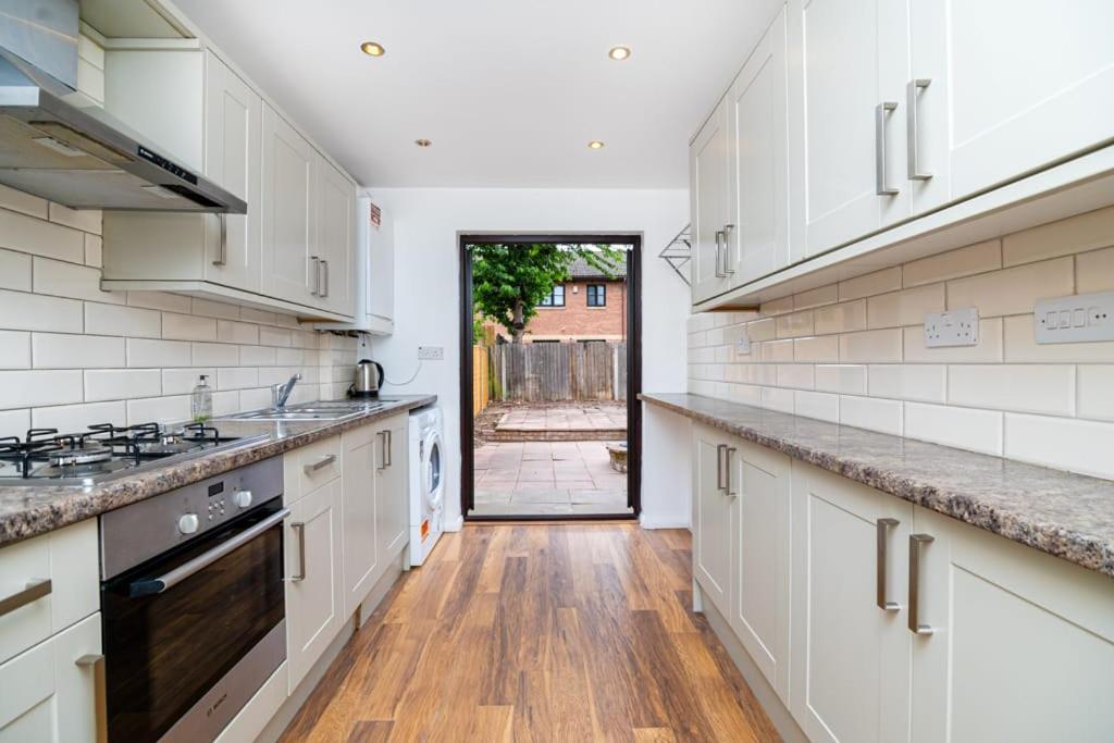 Immaculate Refurbished House *