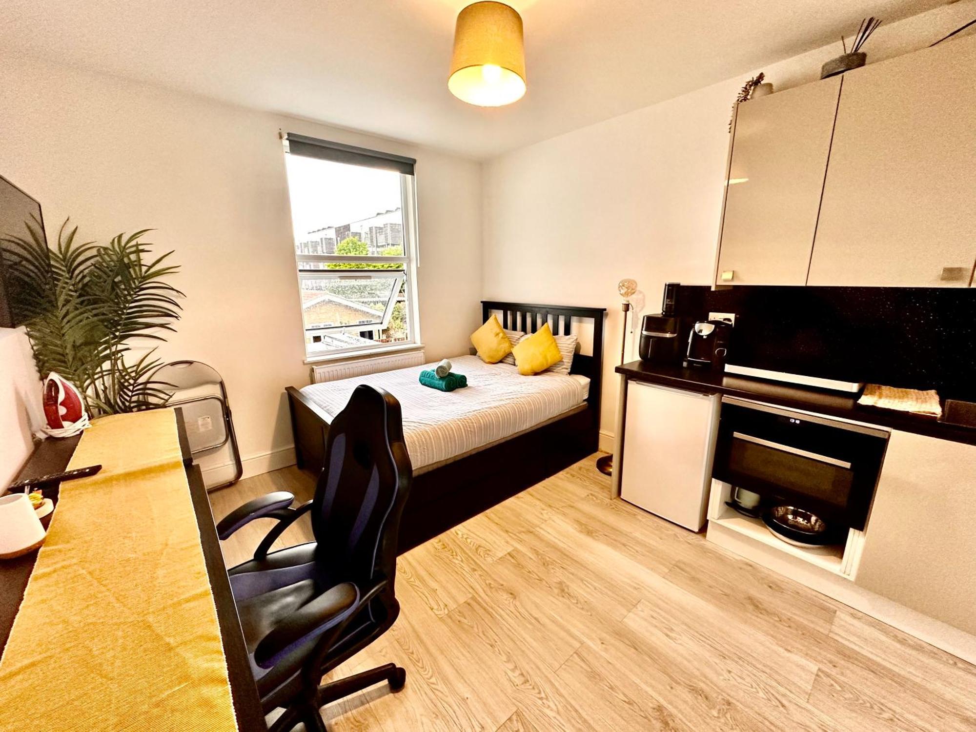 Apartment Lovely Self Contained Now Available *
