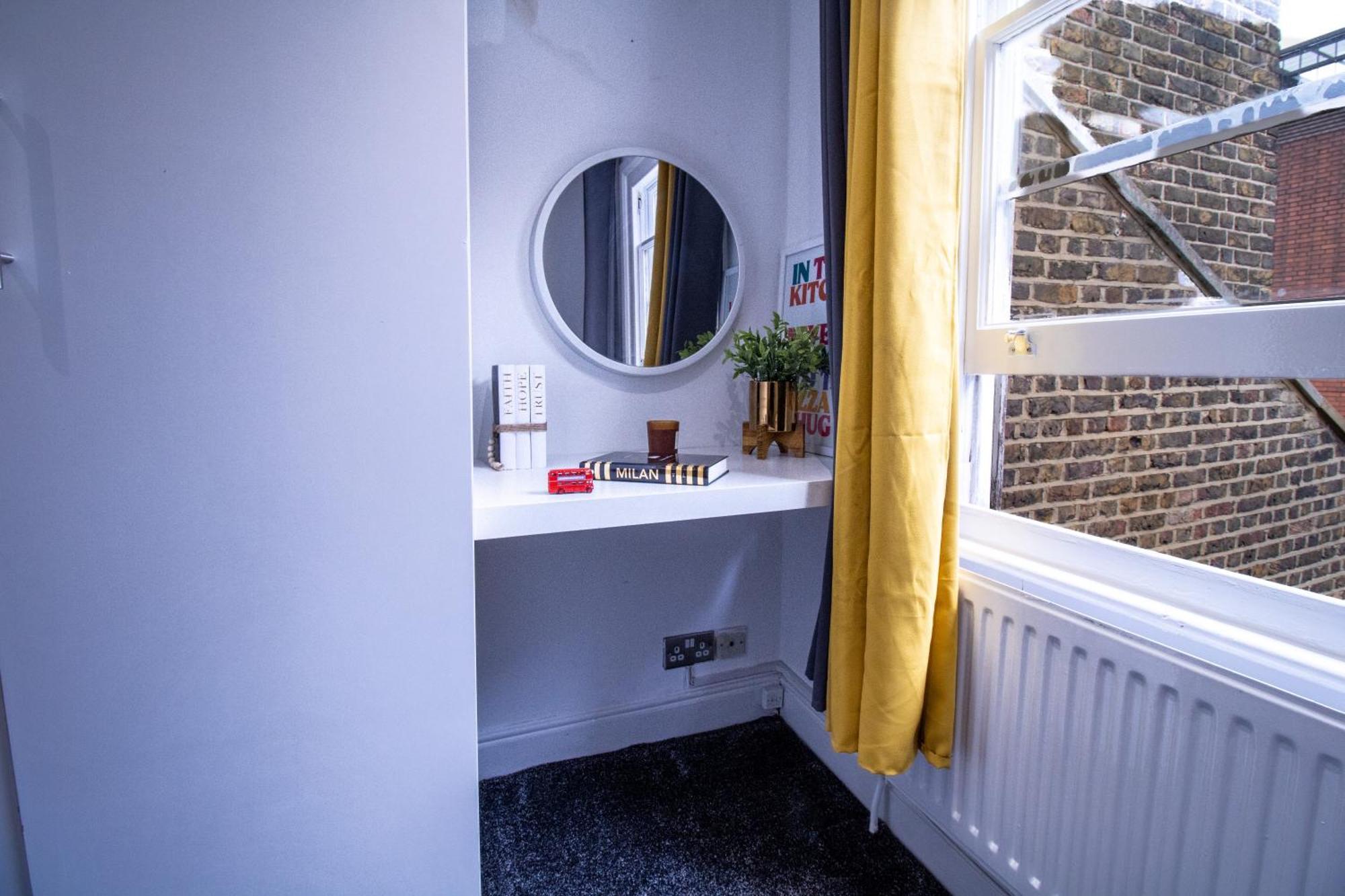 Luxurious 1-bedroom Penthouse On Oxford Street 11g *
