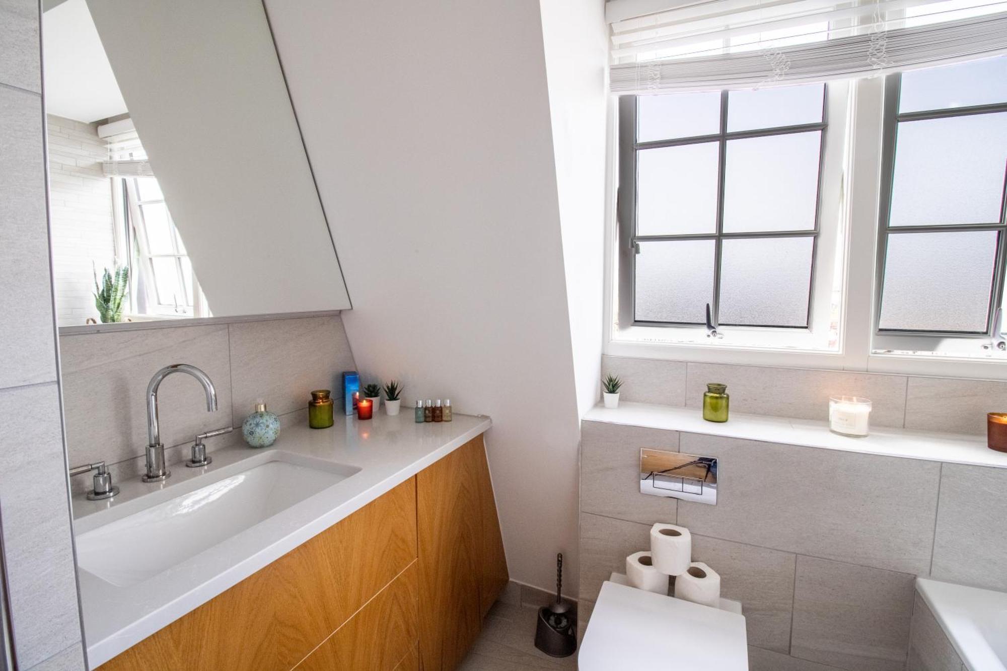 Luxurious 1-bedroom Penthouse In Marble Arch 71 *