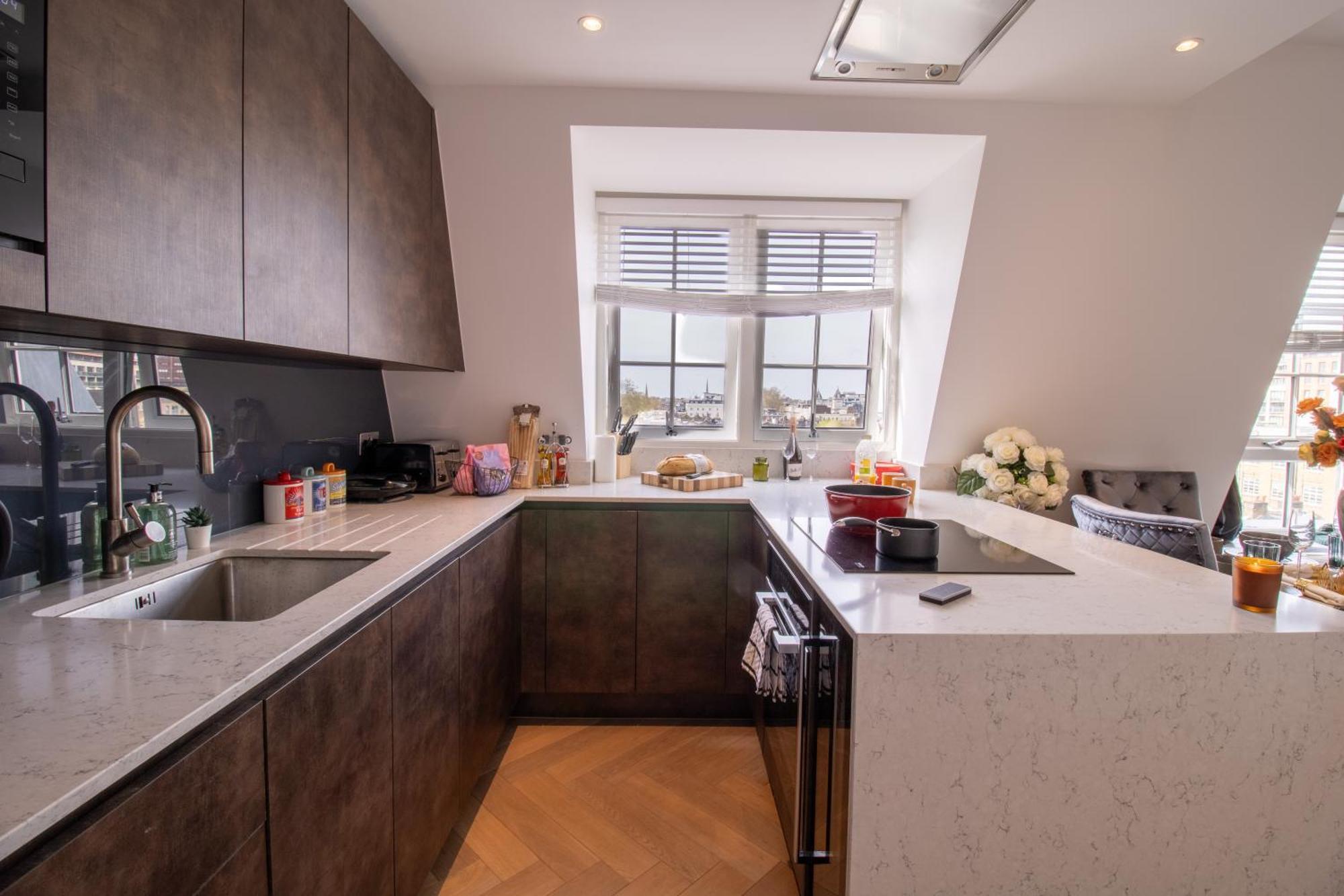 Luxurious 1-bedroom Penthouse In Marble Arch 71 *