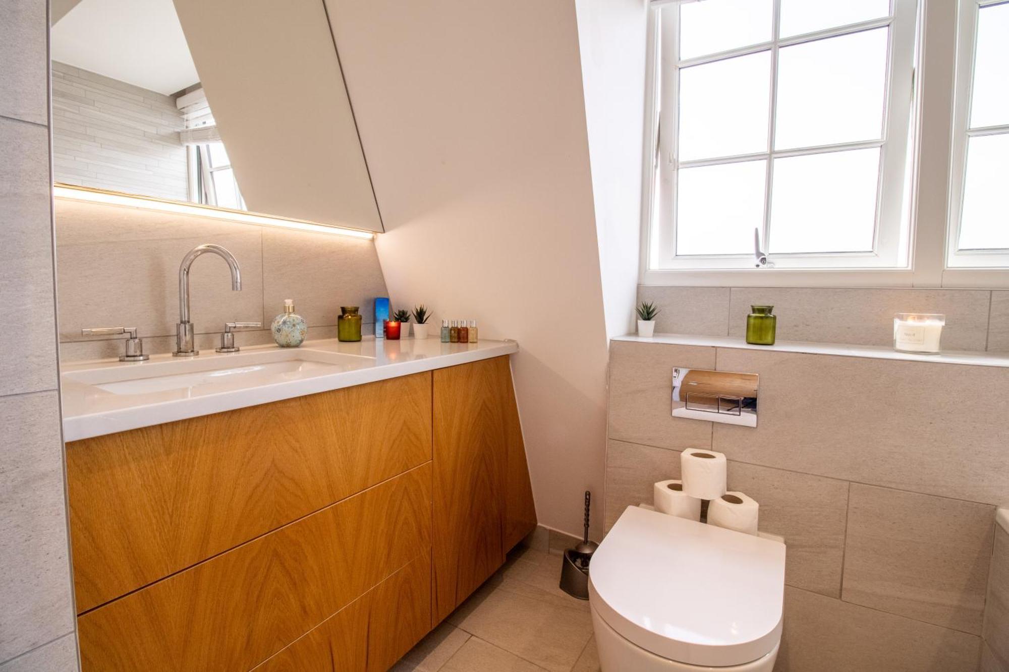 Luxurious 1-bedroom Penthouse In Marble Arch 71