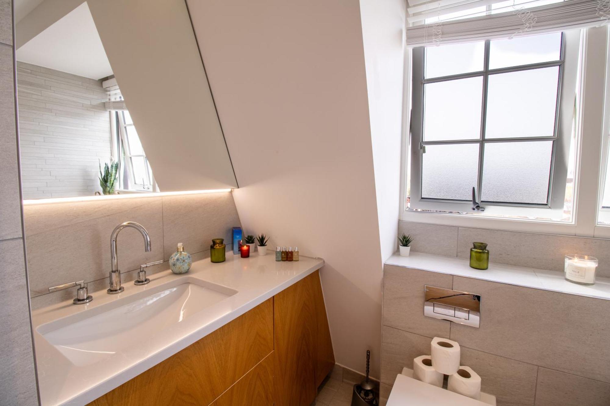 Luxurious 1-bedroom Penthouse In Marble Arch 71