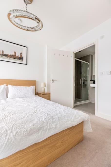 Stylish & Comfortable Top-floor Flat In Harrow * Londres