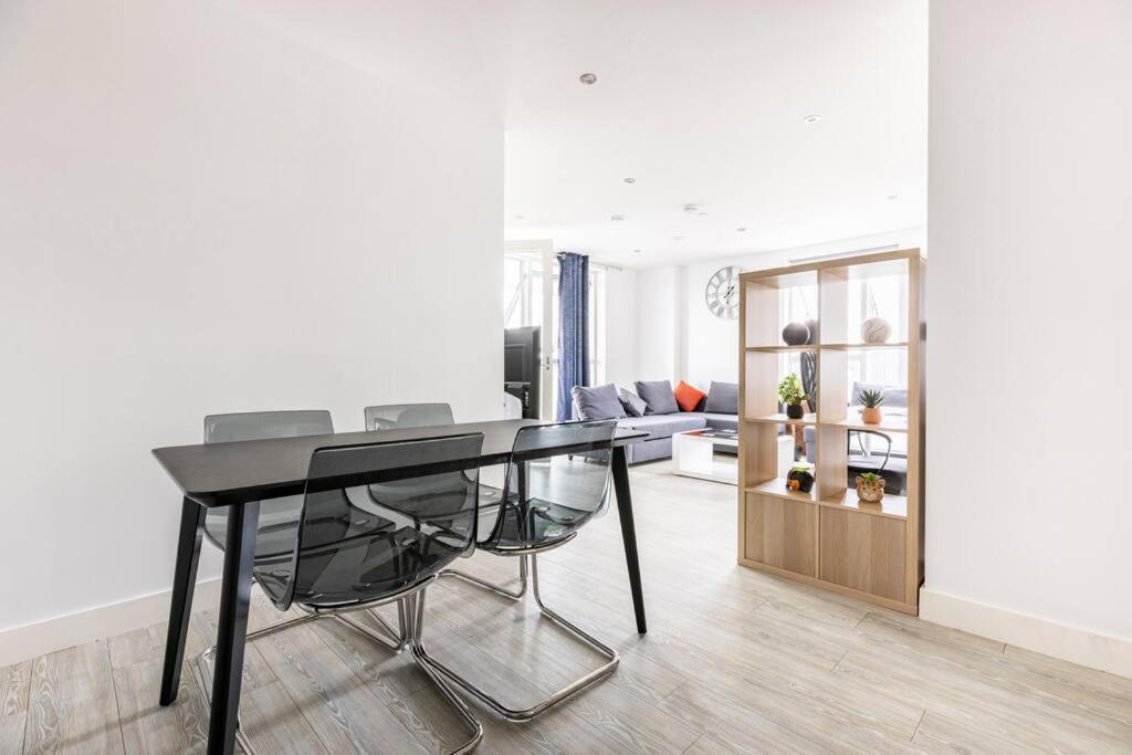 Stylish & Comfortable Top-floor Flat In Harrow Londres