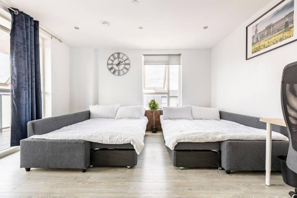 Stylish & Comfortable Top-floor Flat In Harrow * Londres