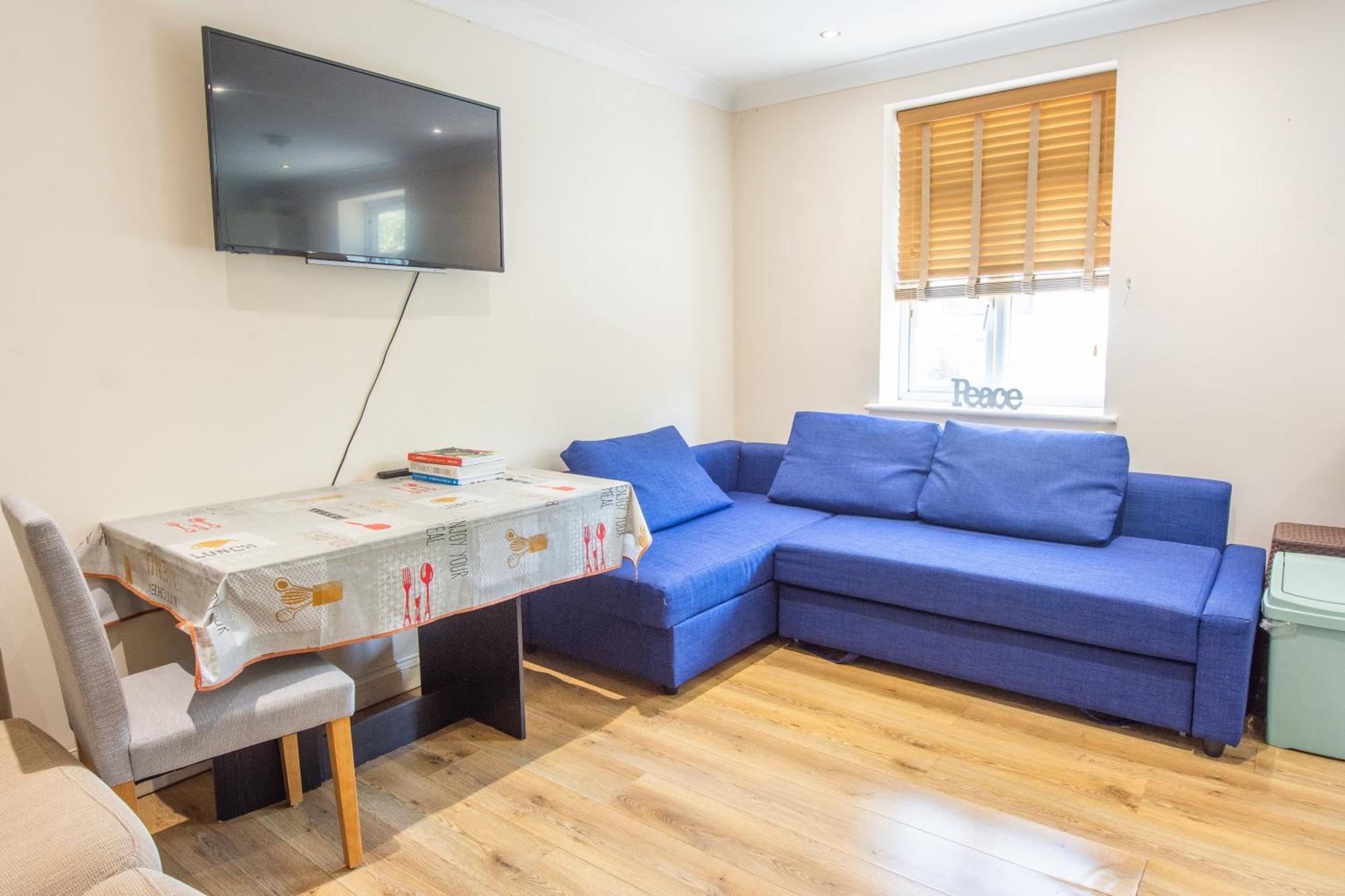 Evergreen Apartments, Flat 3,
