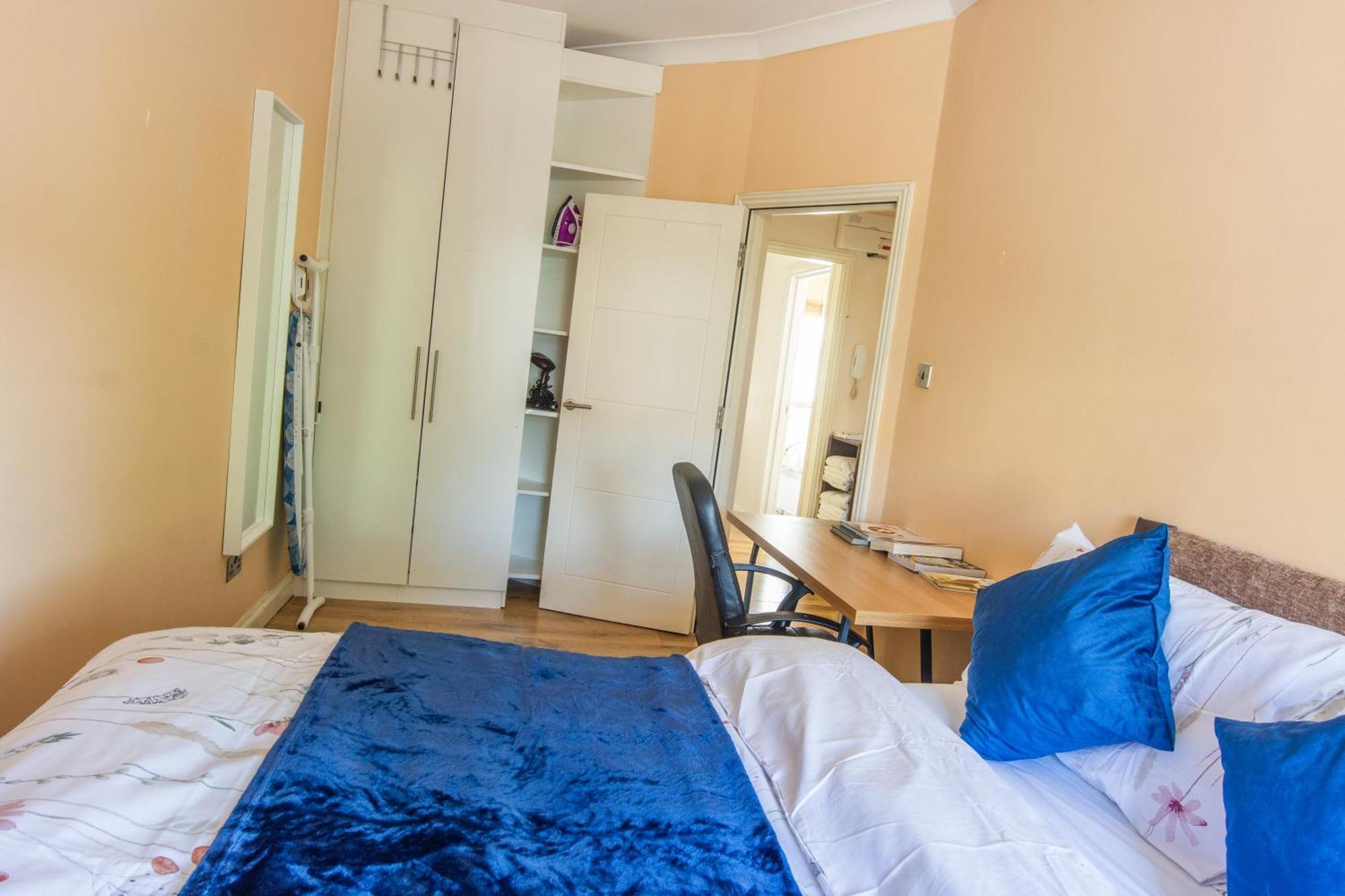 Evergreen Apartments, Flat 3,