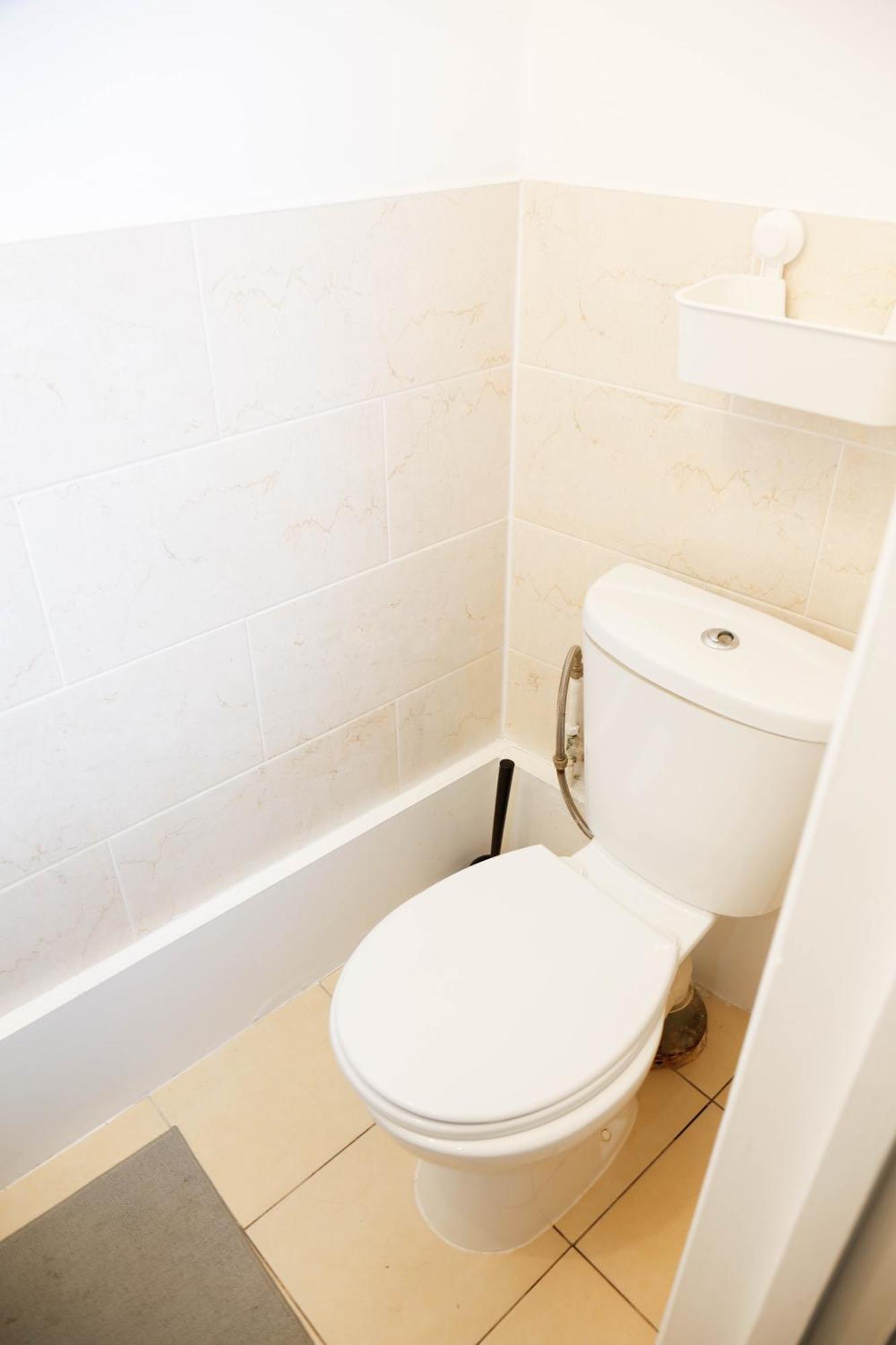 Accommodatie bij particulieren Stylish 1-minute Walk To Camden Town Metro, Shops, Cafes, Bars & Restaurants With Shared Bathrooms Londen