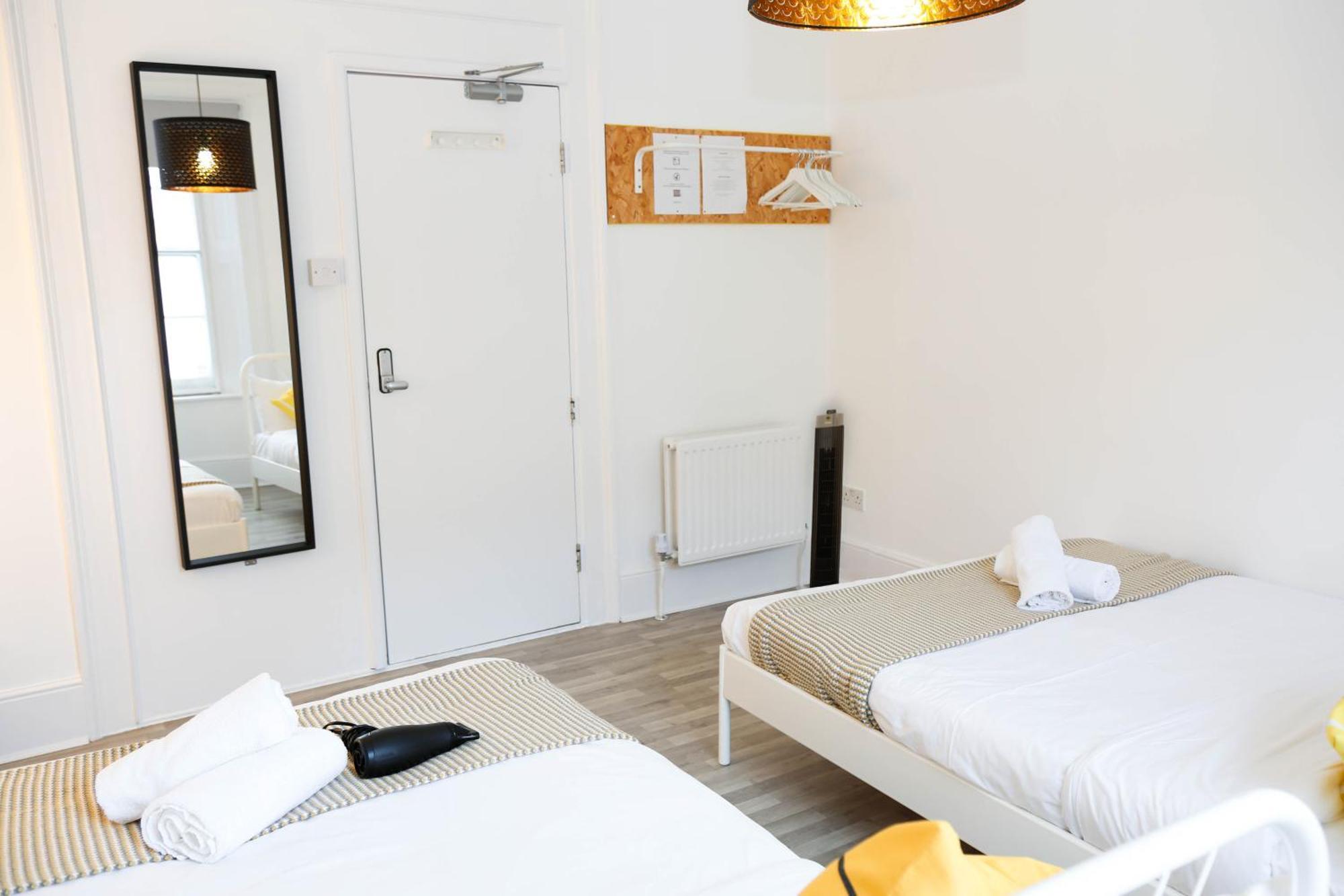 Stylish 1-minute Walk To Camden Town Metro, Shops, Cafes, Bars & Restaurants With Shared Bathrooms Accommodatie bij particulieren