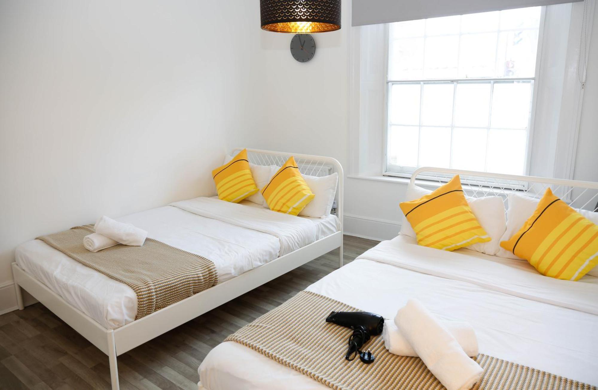 Stylish 1-minute Walk To Camden Town Metro, Shops, Cafes, Bars & Restaurants With Shared Bathrooms Accommodatie bij particulieren Londen