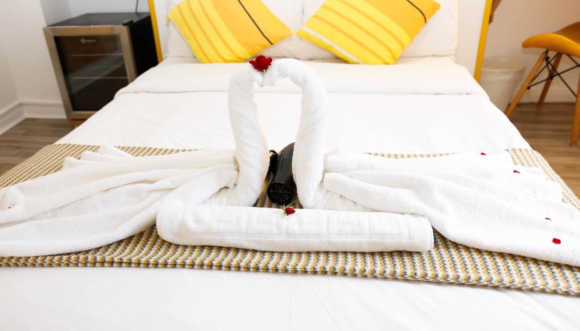 Stylish 1-minute Walk To Camden Town Metro, Shops, Cafes, Bars & Restaurants With Shared Bathrooms Londen