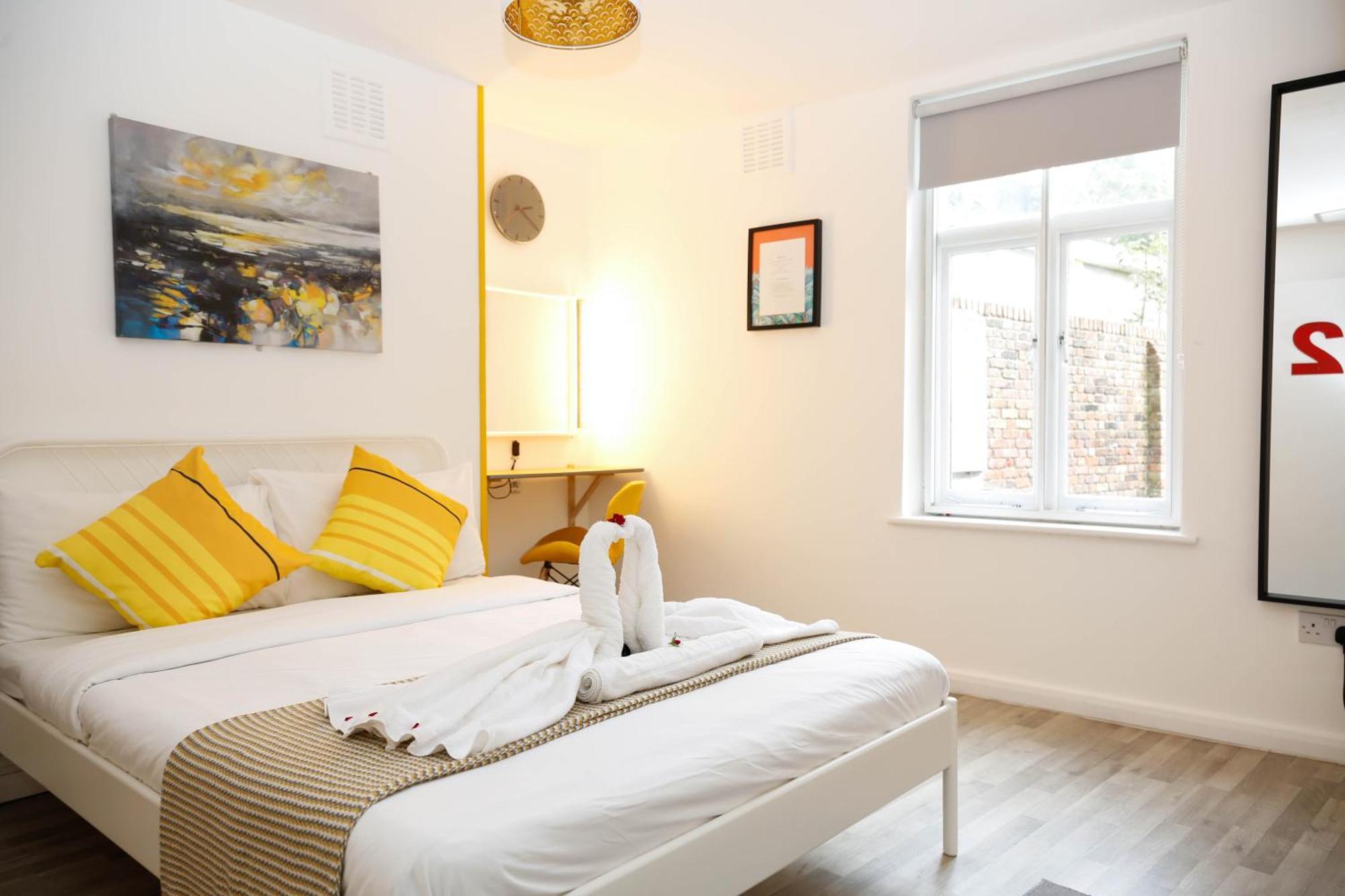 Stylish 1-minute Walk To Camden Town Metro, Shops, Cafes, Bars & Restaurants With Shared Bathrooms Accommodatie bij particulieren Londen