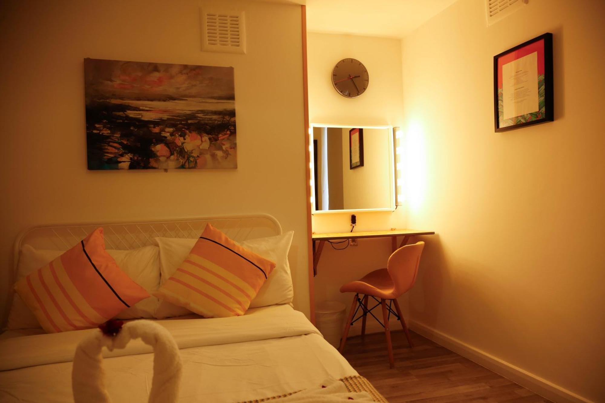 Stylish 1-minute Walk To Camden Town Metro, Shops, Cafes, Bars & Restaurants With Shared Bathrooms Londres