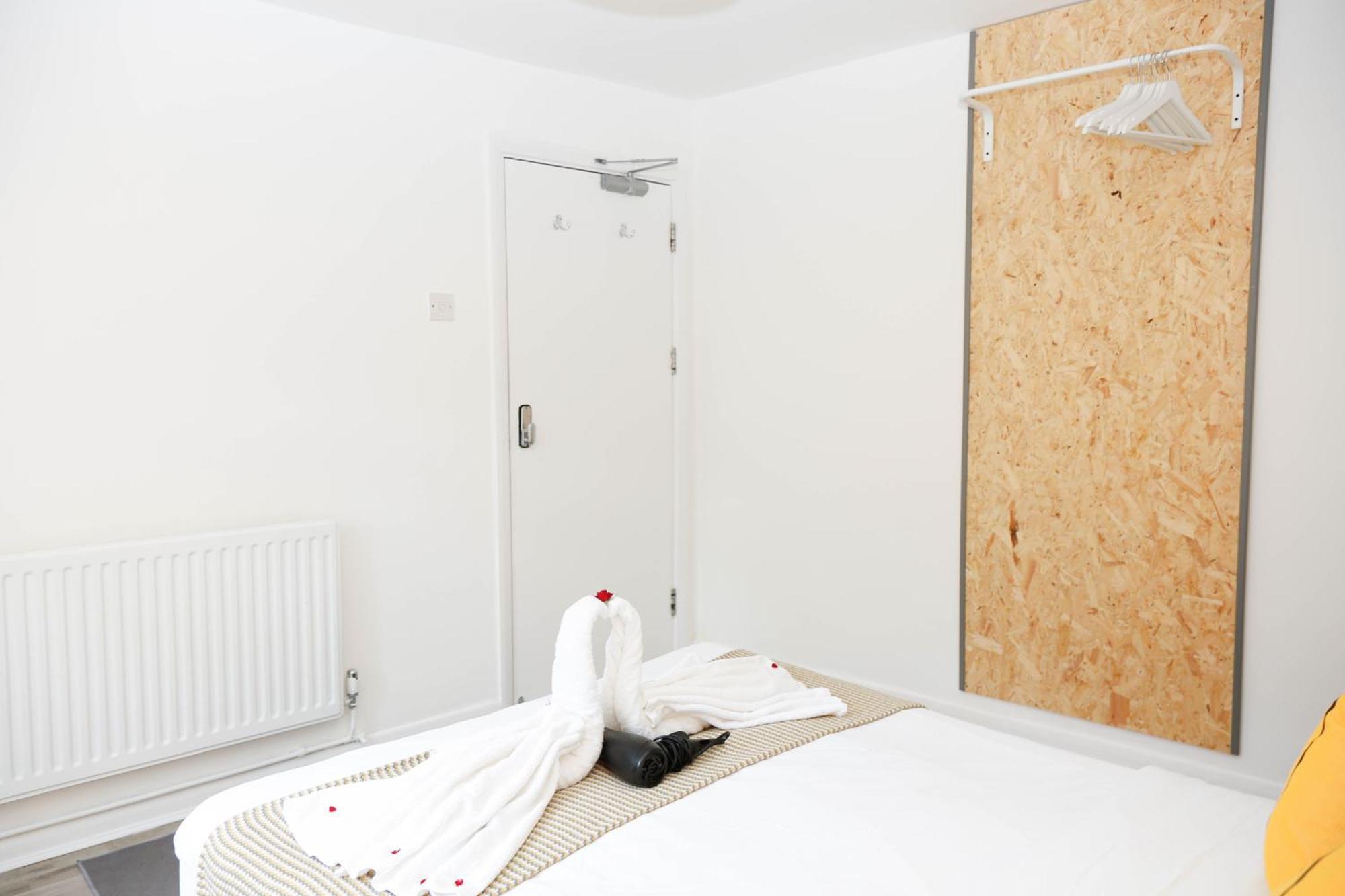 Stylish 1-minute Walk To Camden Town Metro, Shops, Cafes, Bars & Restaurants With Shared Bathrooms Quarto em Acomodações Particulares